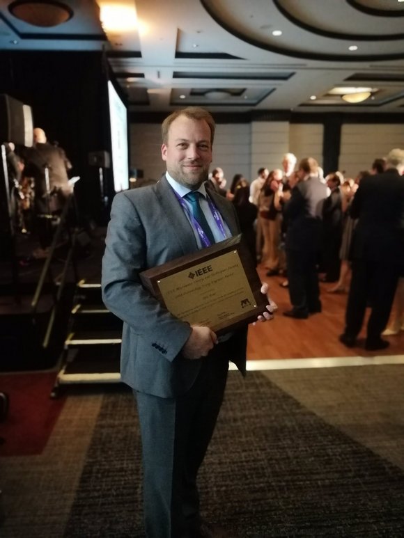 Prof. Nils Pohl als „Outstanding Young Engineer“ ausgezeichnet