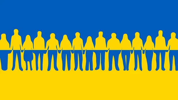 Ukrainische Flagge mit menschlichen Silhoutten (© pixabay)