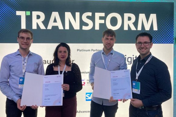 Freuen sich über die Auszeichnung duch das Bundesministerium (von links): Michael Müller und Celia Millon von RayVen sowie Steffen Wittemeier und Philip Schmitt vom Start-up mechIC.