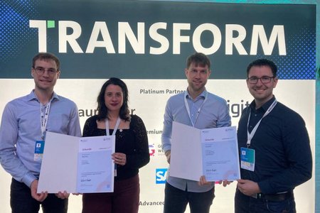 Freuen sich über die Auszeichnung duch das Bundesministerium (von links): Michael Müller und Celia Millon von RayVen sowie Steffen Wittemeier und Philip Schmitt vom Start-up mechIC.