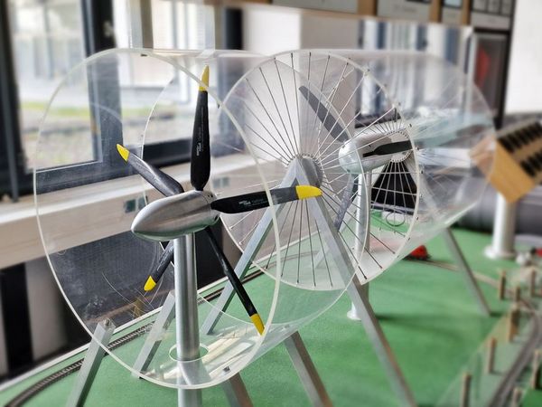 Schulprojekt Strom aus Wind (© RUB/ETIT) Schulprojekt Strom aus Wind (© RUB/ETIT)