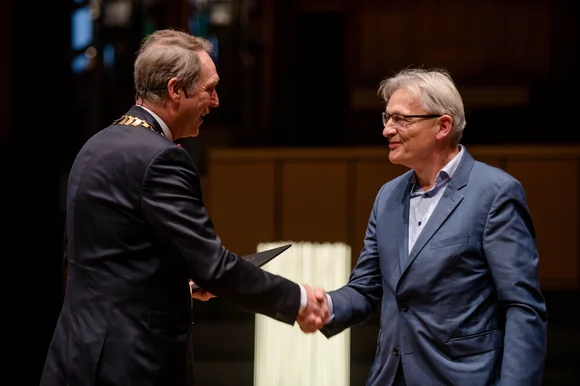 Alumnus erhält Ehrenmedaille