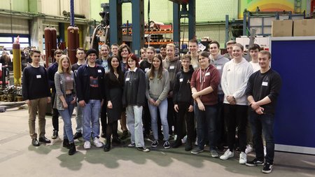 Gruppenfoto mit den FWJlerinnen und FWJlern 2022/23