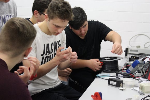 Schülerworkshop zur Datensicherheit im Netz und Lasertechnik