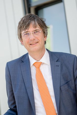 Prof. Dr.-Ing. Martin Hoffmann Prof. Dr.-Ing. Martin Hoffmann