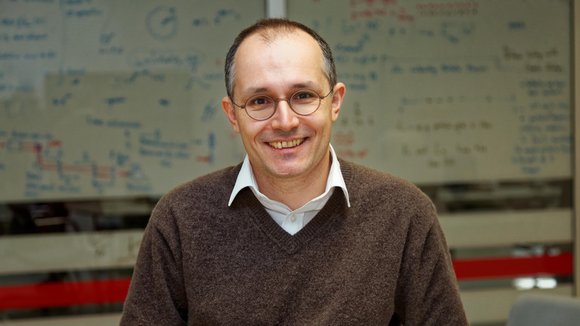 F. Ömer Ilday an der Fakultät für Elektrotechnik und Informationstechnik der Ruhr-Universität Bochum