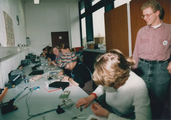Erste Schülerinnenprojektwoche (© ETIT/Archiv) Erste Schülerinnenprojektwoche (© ETIT/Archiv)