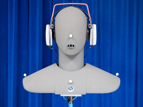 Schulprojekt Audiotechnik im Tonstudio (© RUB/ETIT)