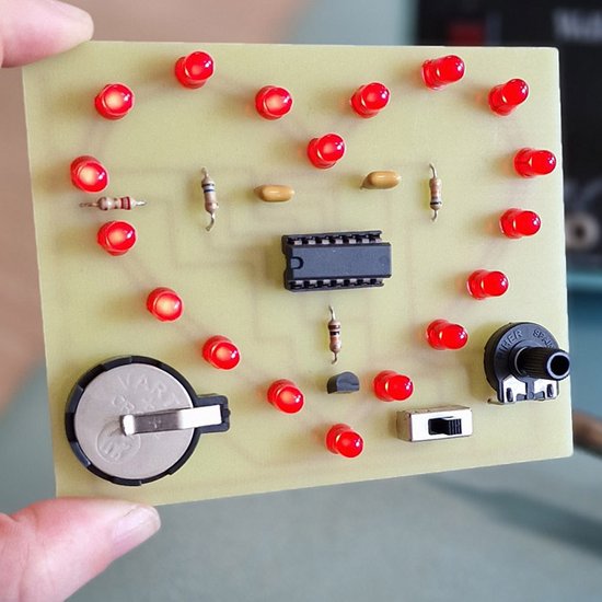 Schulprojekt Blinkende Herzen (© RUB/ETIT)