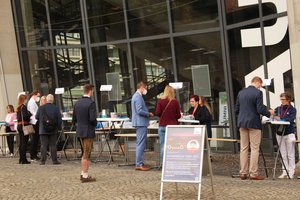 Anmeldung vorm Audimax bei der Akademischen Feier 2021(Foto:RUB/Zeitel)