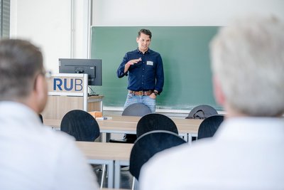 Prof. Dr.-Ing. Christian Zenger in seinem Vortrag "How to start a start-up"